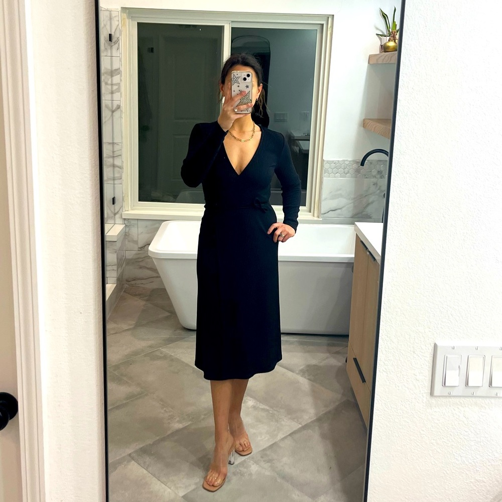 Old navy black wrap dress small